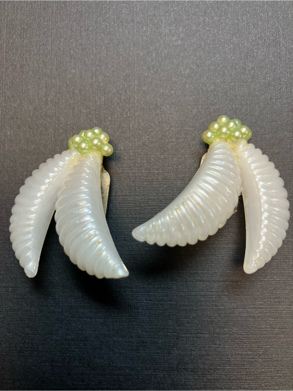 Antique Pearl-Effect White Statement Clip Earrings with Pale Green Bead Accent